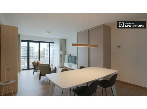 Studio-Apartment mit Terrasse in Auderghem zu vermieten - Wohnungen