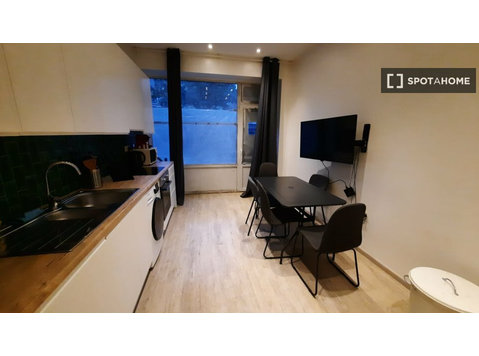 Studio for rent in Ganshoren Centre, Brussels - Apartments