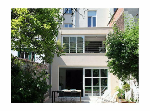 Furnished home with flexible rental options - Houses