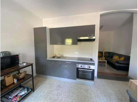 Room in Sentier Piot, Mons - Apartments
