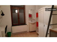 Room for rent in 3-bedroom apartment in Cornillon, Liège - For Rent