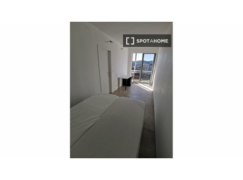 Room for rent in 3-bedroom apartment in Longdoz, Liege - Cho thuê