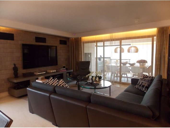 Completely furnished luxury 4 suites condo apartment For Rent