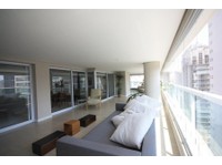 Furnished new 3 suites condo apartment with leisure area - アパート