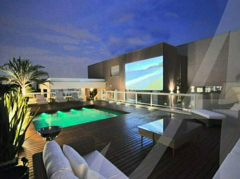 Luxurious duplex 4 suites condo penthouse with roof pool - Asunnot