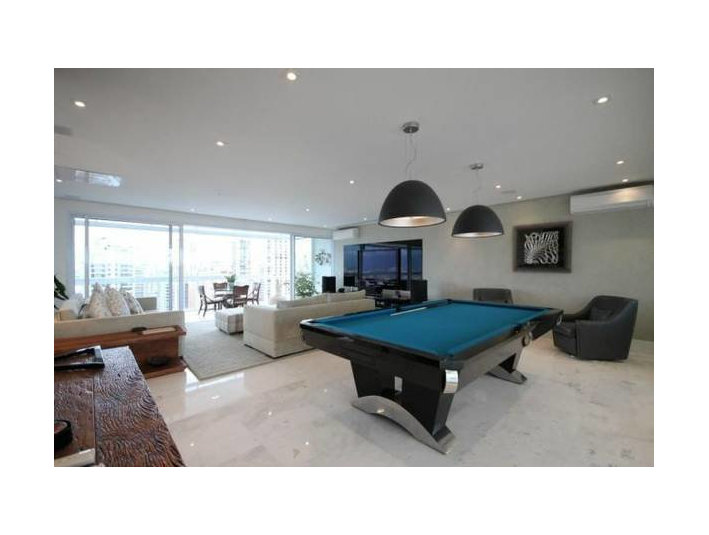 Luxury new 4 suites condo apartment with full leisure area For Rent