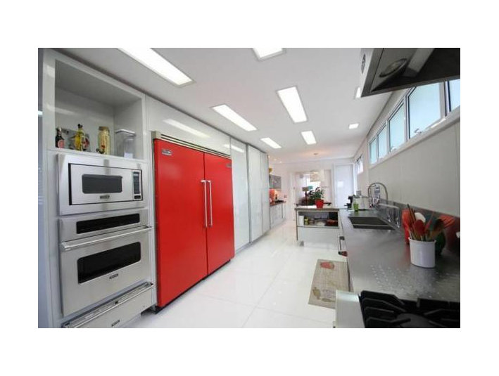 Luxury new 4 suites condo apartment with full leisure area For Rent