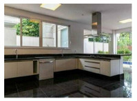 Available now 4 suites condo house with garage and pool - Häuser