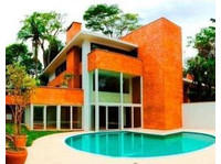Breathtaking 4 Suites condo house with sauna garage and pool - Casas