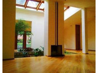 Breathtaking 4 Suites condo house with sauna garage and pool - منازل