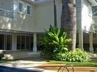 Contemporary 4 suites condo house with full leisure area - Case