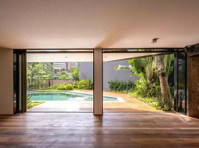 Unfurnished beautiful condo house with garage and pool - Häuser