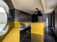 Unfurnished beautiful condo house with garage and pool - Häuser