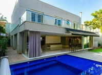Unfurnished new condo house 4 beds 5 baths garage and pool - Häuser
