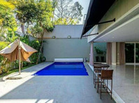 Unfurnished new condo house 4 beds 5 baths garage and pool - Häuser
