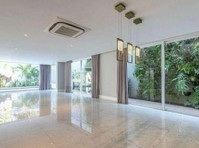 Unfurnished new condo house 4 beds 5 baths garage and pool - Häuser