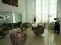 Modern huge 4 suites condo house with full recreation area - Houses