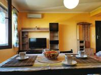 Flatio - all utilities included - Cozy 1-Bedroom Flat in a… - השכרה