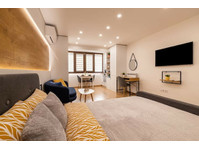 Flatio - all utilities included - Luxury Studio Living:… - Aluguel
