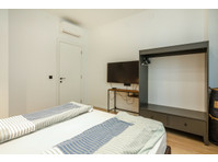Flatio - all utilities included - Viral 2 BR Photo Studio… - 	
Uthyres
