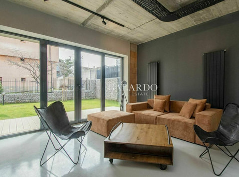 Modern house close in a boutique gated community - Casas