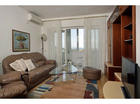 Sunny flat with a sea view in Varna - Aluguel