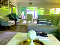 Luxury 3-bdr (per bdr or entire home) Etobicoke Toronto - Casas