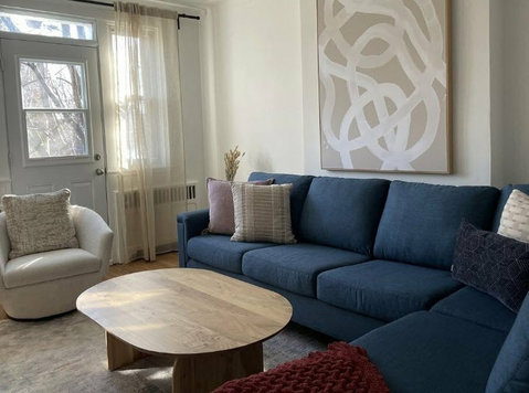 Large Furnished Apartment in Côte-des Neiges Montreal - Ваканционни имоти под наем