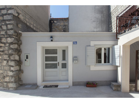 StudioNomadic-Newly renovated/near Split - Izīrē