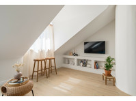 Flatio - all utilities included - Sunny attic with sea view - À louer
