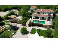 Villa CECILIA: 5* stone house, heated indoor pool - Za iznajmljivanje
