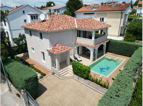 Villa KRK : 4* house, Jacuzzi, 150 m from the sea - Izīrē