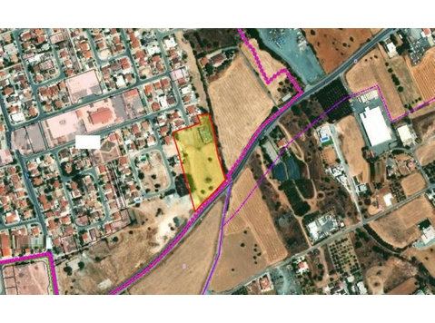 A lovely plot of residential land in the sought after and… - Houses