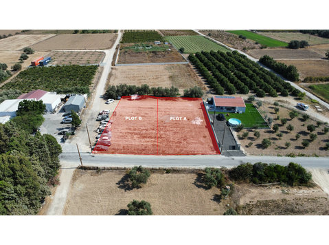 Plot B, measuring 641 m², is located in the H2 residential… - Куќи
