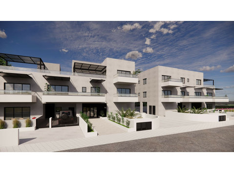 The apartment complex consisting of 2 buildings and a total… - בתים
