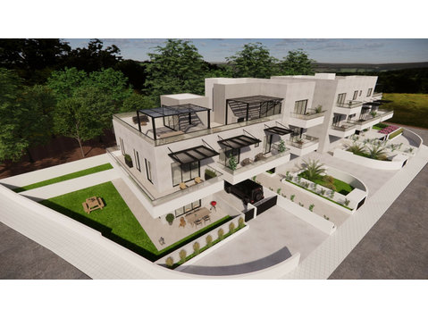 The apartment complex consisting of 2 buildings and a total… - בתים