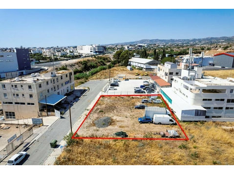 The property is an industrial plot in Agios Theodoros. 

It… - Maisons