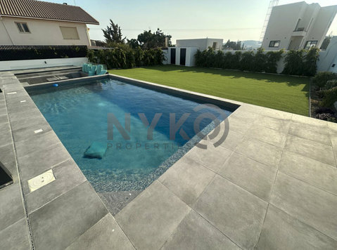 3 bedroom detached house with Pool in Moni - Куќи