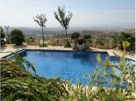 5 Bedroom detached house for rent in a beautiful private… - منازل