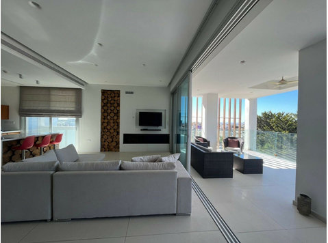 A Luxurious Fully Furnished Three Bedroom Apartment Mesa… - Houses