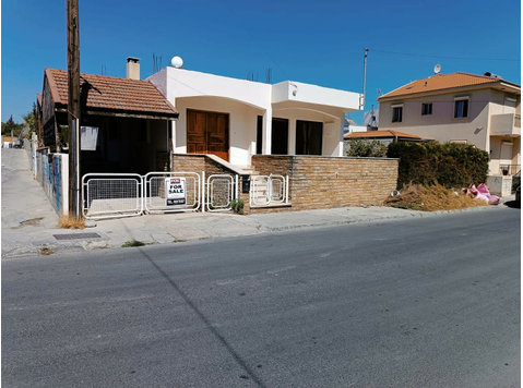 A Spacious Three Bedroom Detached House in  557sqm Plot,… - 家