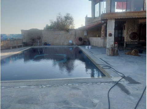 A beautiful stone built house located 25 minutes drive from… - Σπίτια