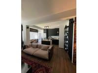 A beautifully and tastefully renovated two bedroom… - Kuće