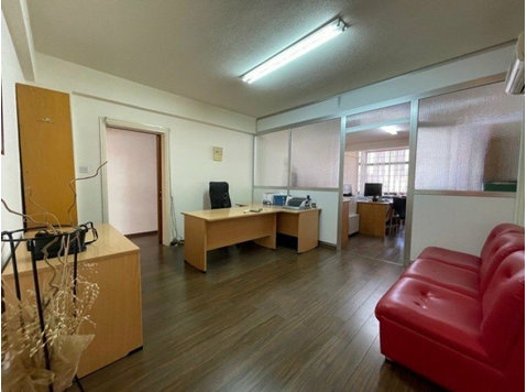 A good functional office space with reception area,… - منازل