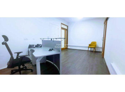 A lovely renovated and furnished office in prime business… - Talot