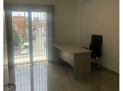 A nice 105sqm fully renovated and fully furnished office in… - Huse
