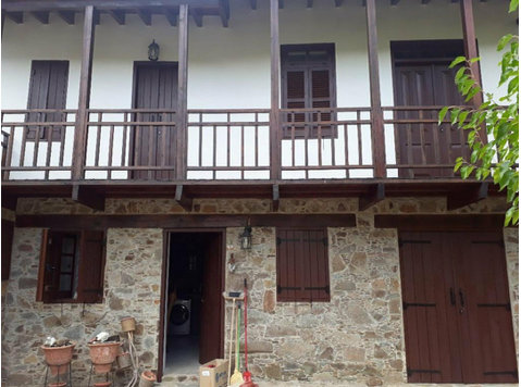 A nice traditional two bedroom old house with big garden… - 家