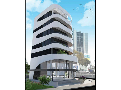 Amazing commercial building situated near the new port. The… - בתים