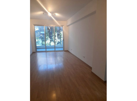 Available 2 bedroom apartment located in a quiet… - Case