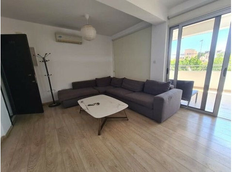 Available 2 bedroom apartment located in a quiet… - Maisons